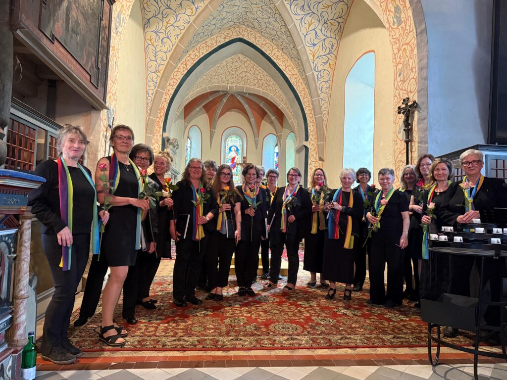Der Frauenchor Judenbach nach dem Konzert in der Heilig-Geist-Kirche Mupperg