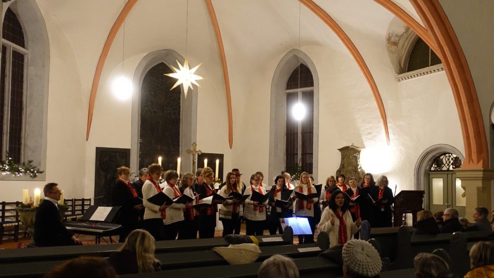 Der Frauenchor Judenbach beim Konzert in der Dreifaltigkeitskirche in Neuhaus-Schierschnitz